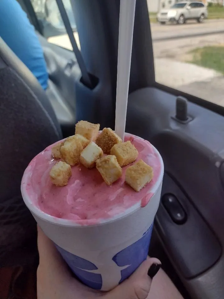 Vanilla Ice Cream with Strawberries and Cheesecake Bites
